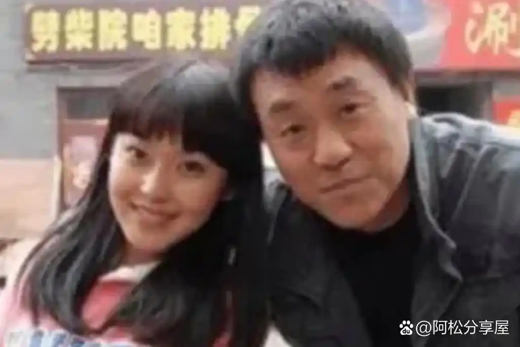 "  本是一句玩笑话,没想到何冰却笑着点点头说:"好啊!我娶你!