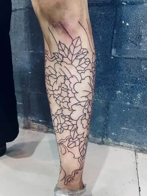 日式老传统  #牡丹  #小腿纹身