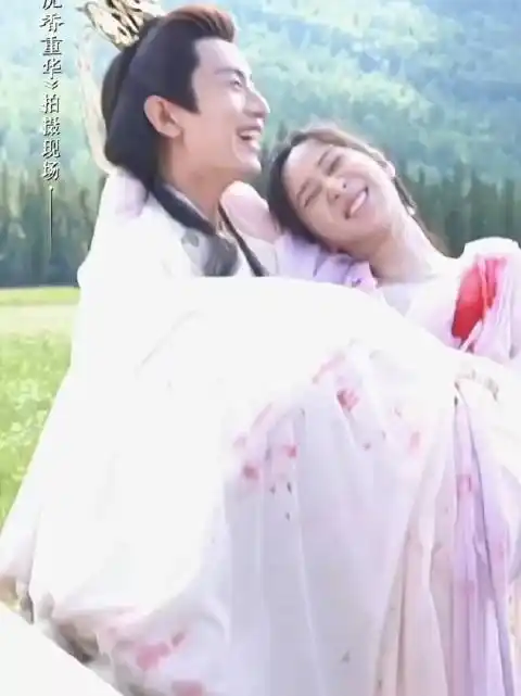 花絮: 成毅抱杨紫,成毅为了展示自己可以的