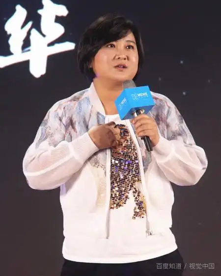 2001年10月12日,贾文田妻子李焕英从拖拉机上摔下来