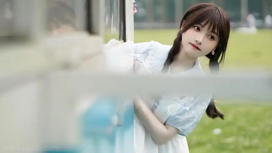 漂亮麻花辫女孩抖音网红少女壁纸