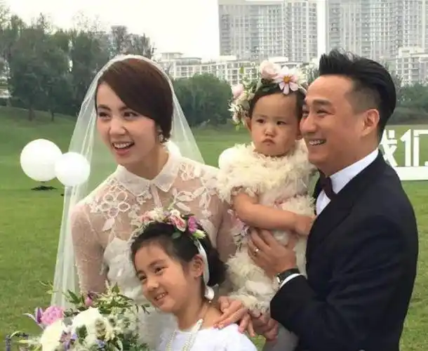 黄磊一家五口(黄磊一家五口图片)-中纳网