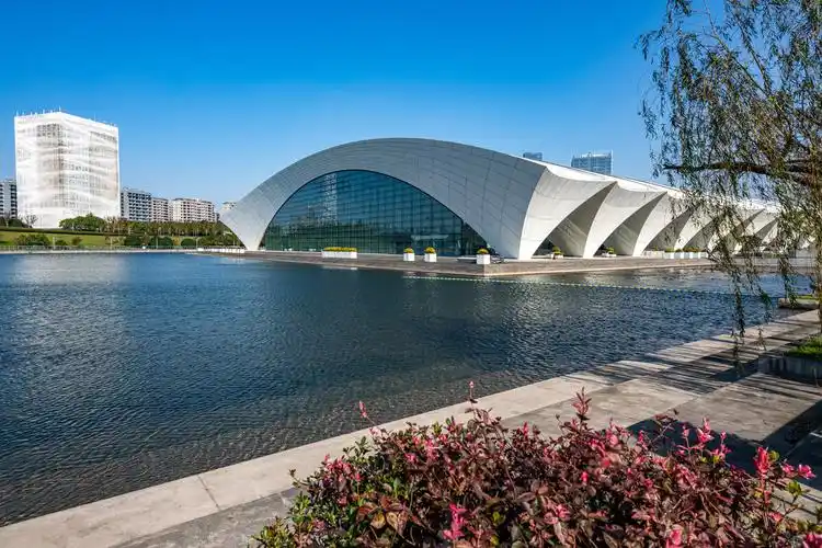 上海海上皇冠体育中心游泳馆建筑