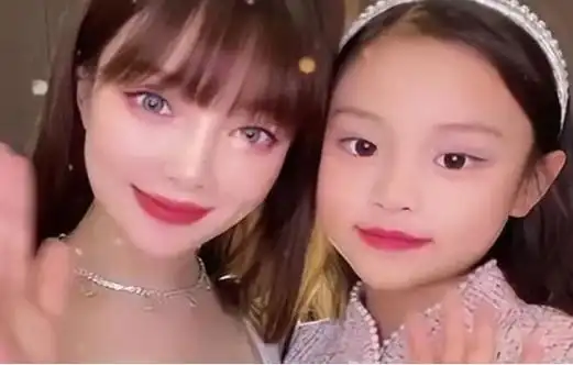 41岁李小璐:与小13岁男友进酒店房间,把女儿养成另一个自己