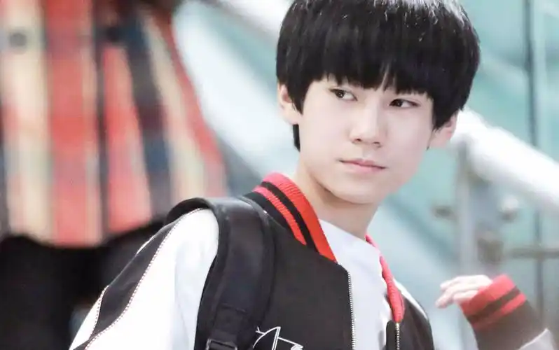 tf家族张真源三月の片饭拍长沙