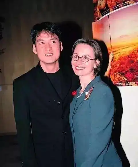 曾身患抑郁险遭离婚,被指又老又丑却被老公宠上天|周华健|康粹兰