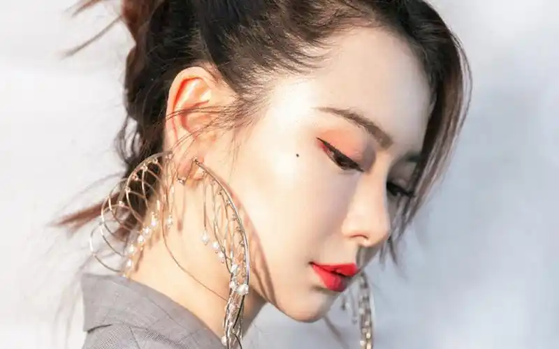 戚薇时尚干练写真桌面壁纸高清大图预览1920x1200_大陆明星下载_美桌