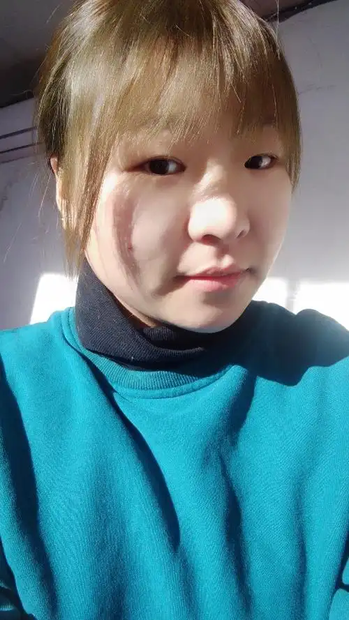 都是属于冷色的,我昨天刚染的闷青加冷棕,反正托尼老师就给我染成了