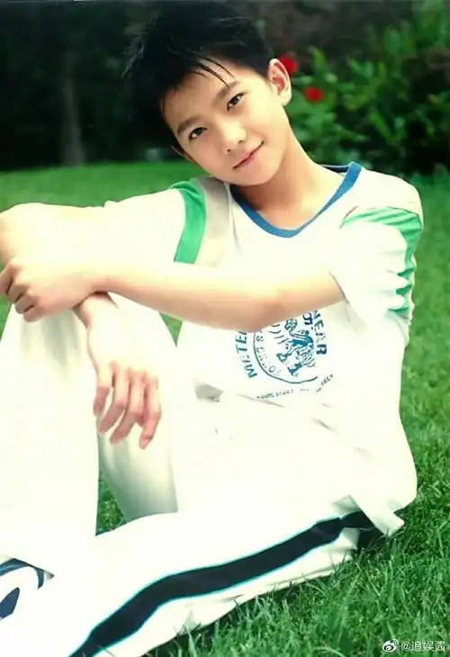 明星早期青涩照#杨洋早期的照片真的是太可爱了,几乎没有变化好嘛