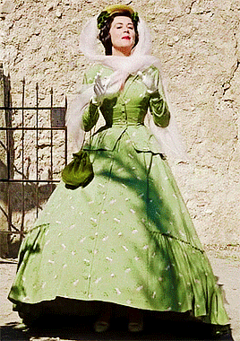 《茜茜公主》50套裙子欣赏:别只看主角的蓬蓬裙,配角服饰也精美