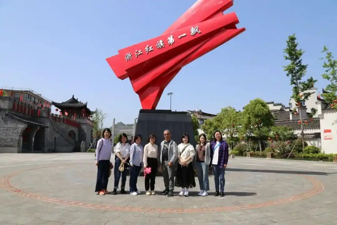 机关干部分别赴坞根镇和三门县亭旁镇开展体验式,沉浸式现场红色授学