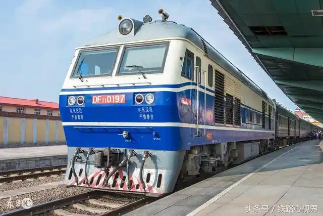 铁路机车小科普东风11型准高速内燃机车