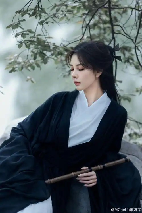 宋妍霏古风造型清冷感#宋妍霏古装大片释出~黑衣侠女清冷风既视感!