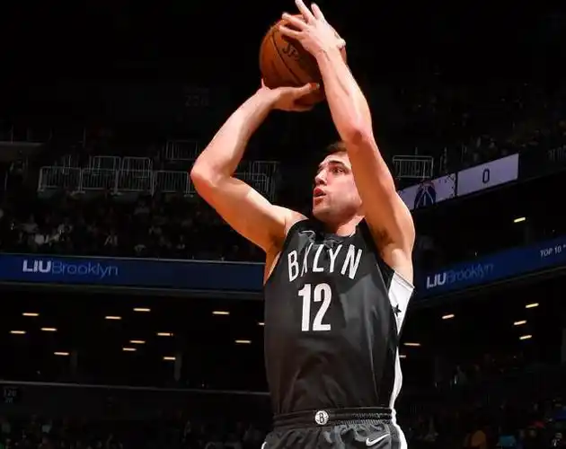 乔哈里斯21分刷新个人单场得分纪录