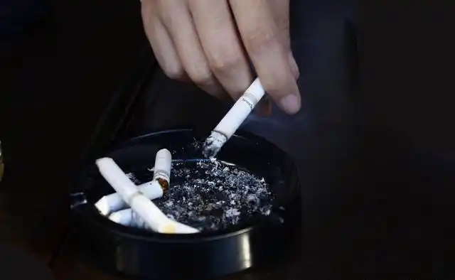 从格调上来说,这首诗也是略带伤感,虽无华丽的辞藻,但足以震撼一个人