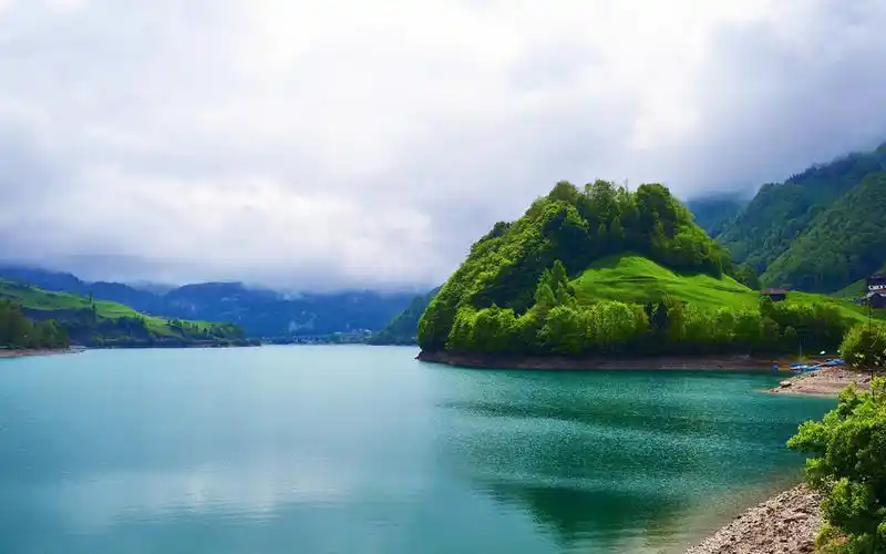 美好色彩山水意境壁纸_漂亮美好的山水风景