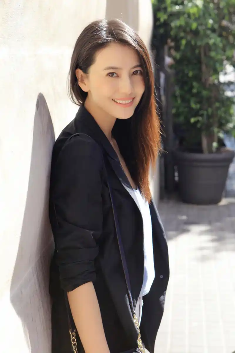 高圆圆欧洲靓照清新明媚