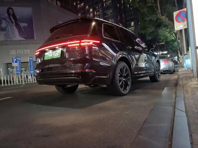 夜幕下的黑骑士理想one