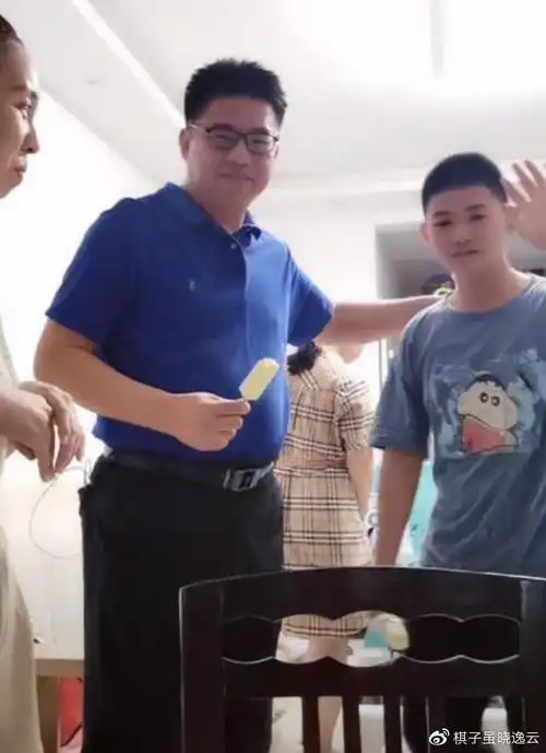 有力的回击!郭威舅舅亮出上海交通大学聘书,回应了黑粉的质疑