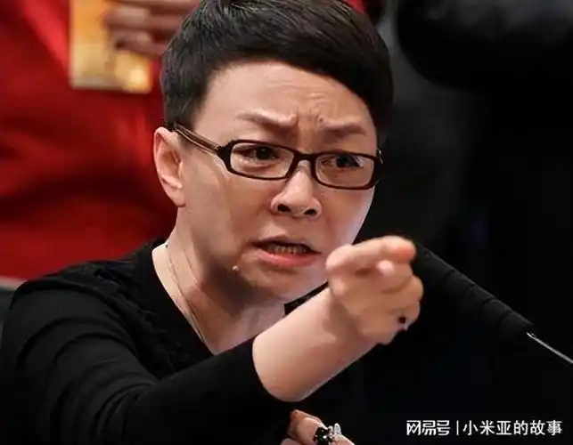 不要看如今的宋丹丹很潦草当年的她漂亮到倪萍都被比下去了