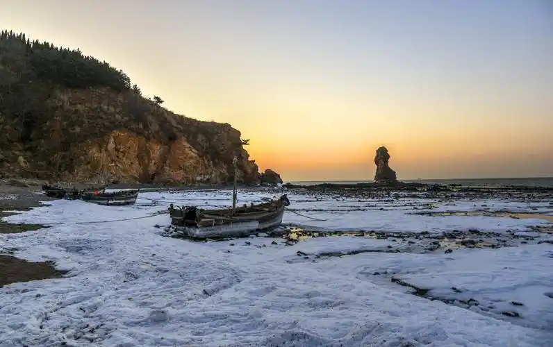 百年不遇的极寒,走近石老人海边,感受—17℃,九级大风,寒风刺骨