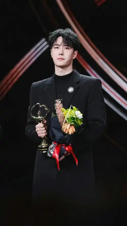 王一博 你是舞台上最耀眼的精灵 是荧屏里最美妙的时光!