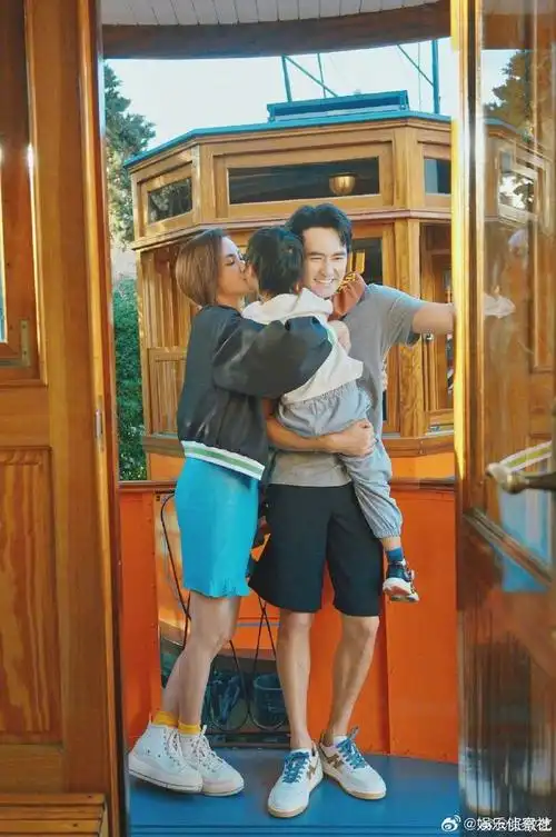 袁弘最后这张照片确实挺硬汉的,身材好棒啊.