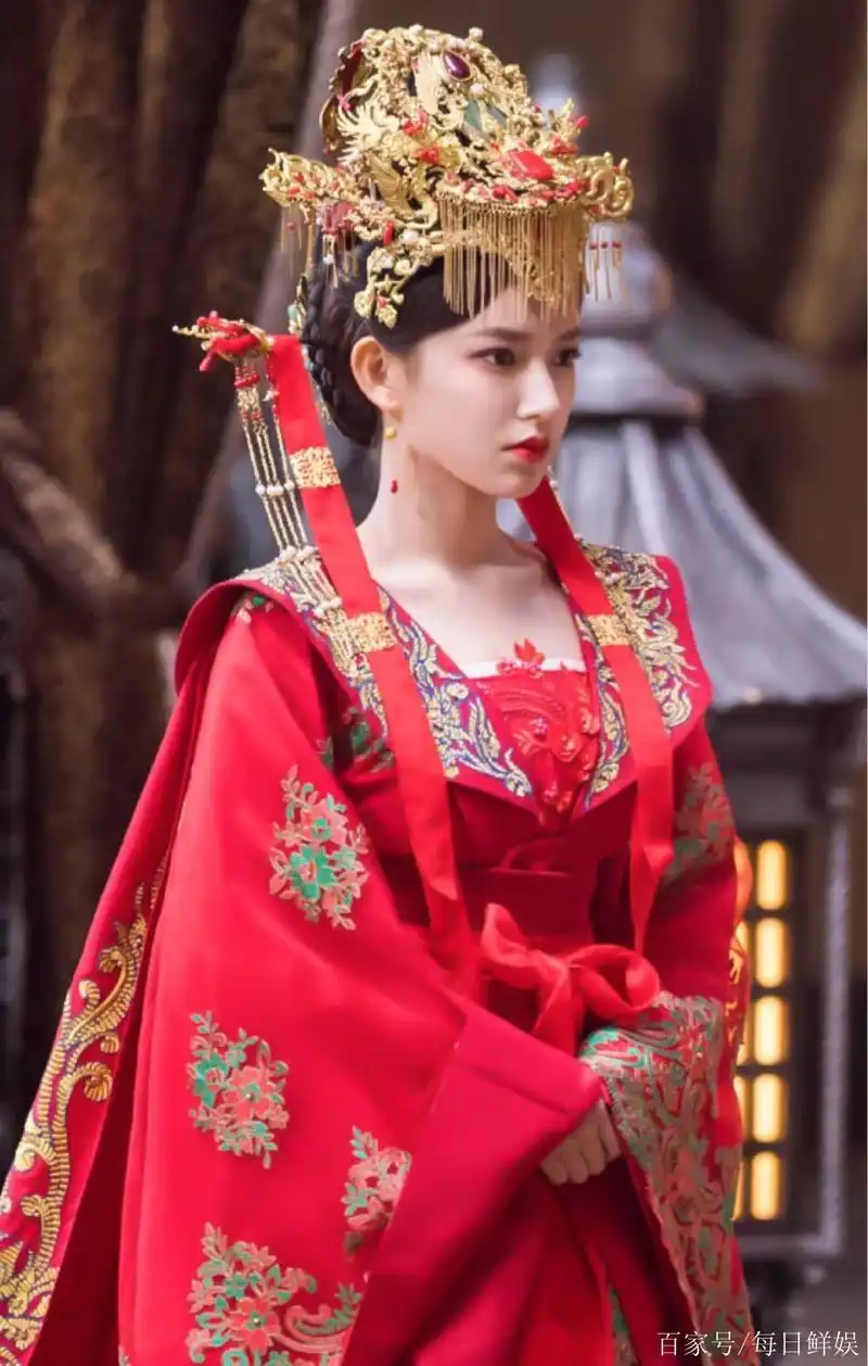 程潇嫁衣造型:真的超惊艳,反正我是被秒到了!