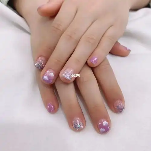 白云紫色美甲小女孩美甲