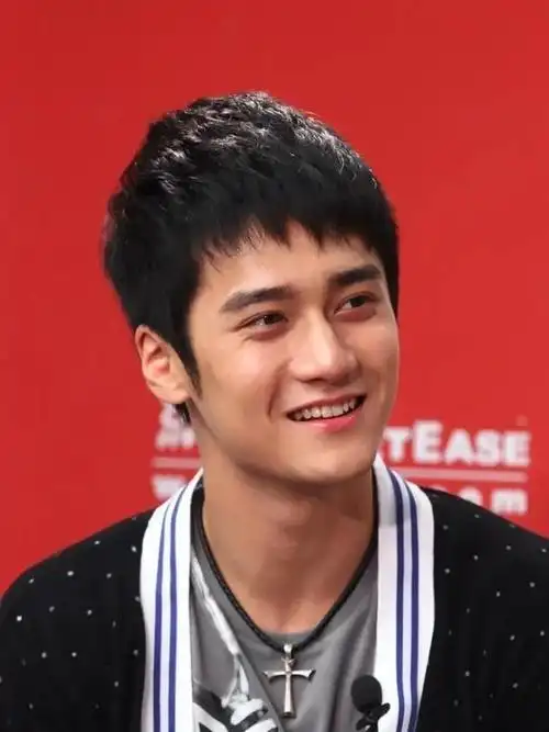 你们知道蒋劲夫嘛年轻的时候颜值爆表啊可惜了退圈了