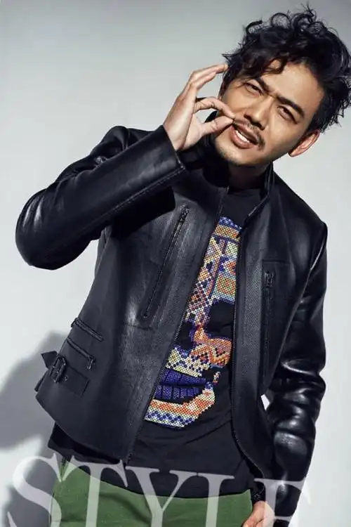 浑身散发男性魅力吴秀波算是大器晚成,演技自然没问题,但因为留了胡子