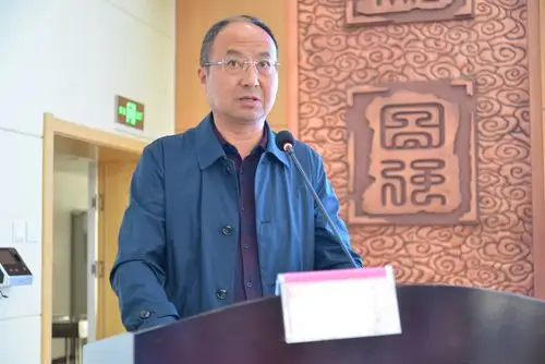 党群工作部部长陈伟斌作为大赛仲裁宣读本次大赛规则.