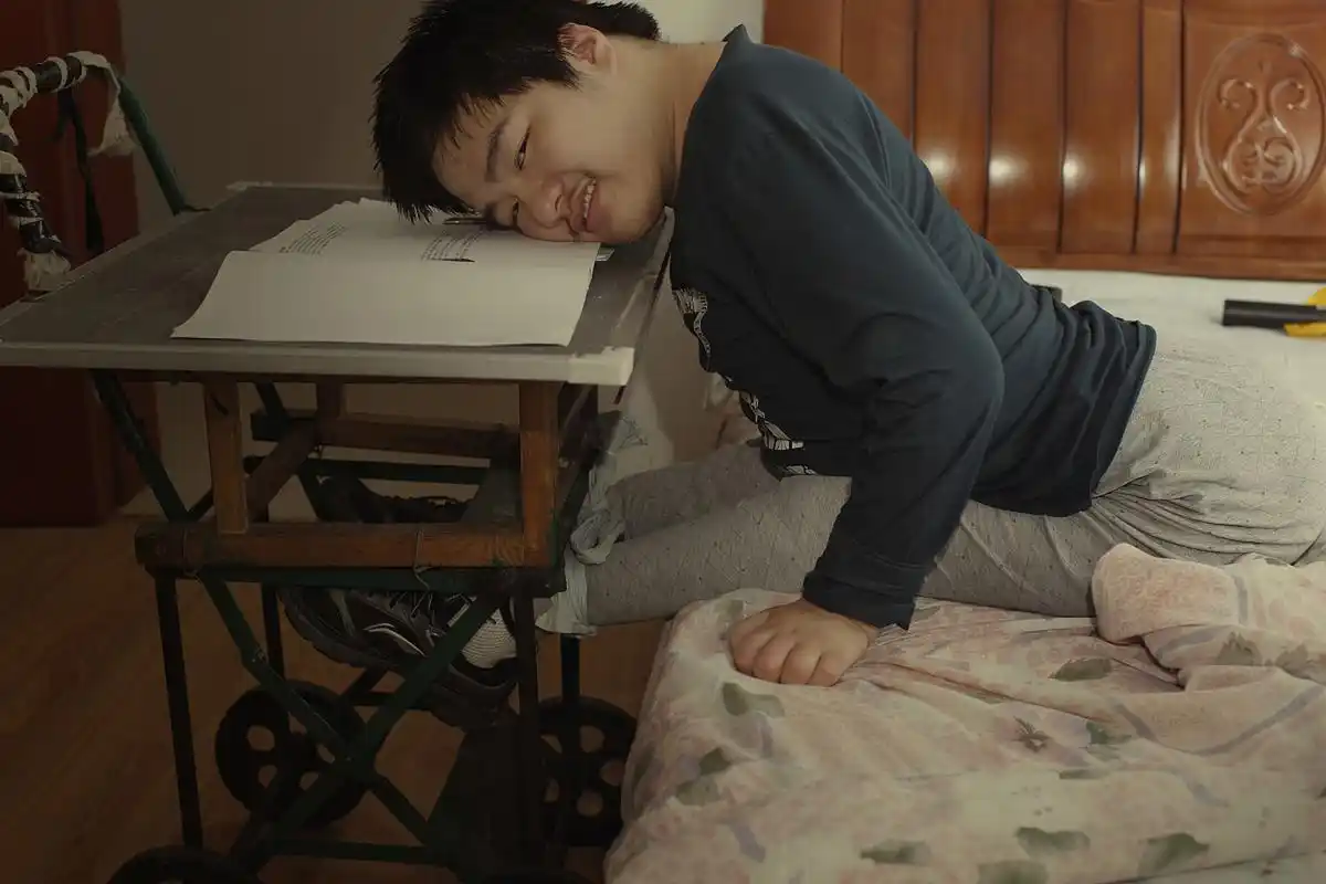 谢依霖的丈夫患上了重症肌无力,这是一种罕见的疾病.