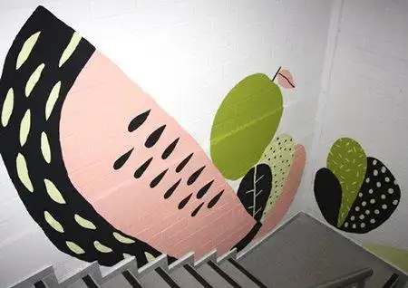 内容也是充满想象力,不拘一格,这样的墙绘很适合年轻人居多的写字楼