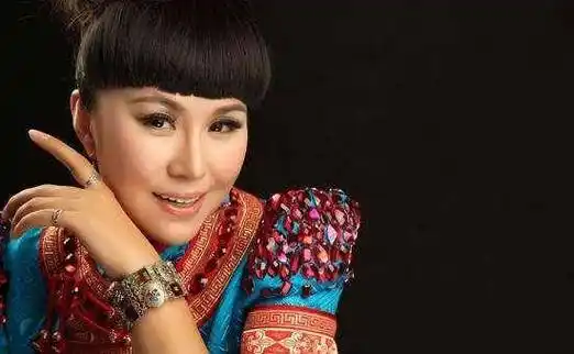 草原歌手乌兰托娅:走红后带泪的亲情,不让病重的父亲留下遗憾_光碟