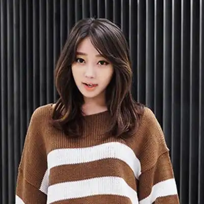 脸长下巴尖的女生适合什么发型潮流烫染显魅力