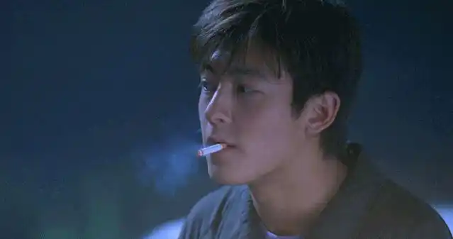 顺带这里再放一个冠希哥抽烟的帅照 ——中里毅反问凉介,然后凉介就比