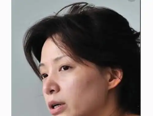 富商,结过两次婚,而最近有人以照片为证爆料,密春雷和他的前妻在一起