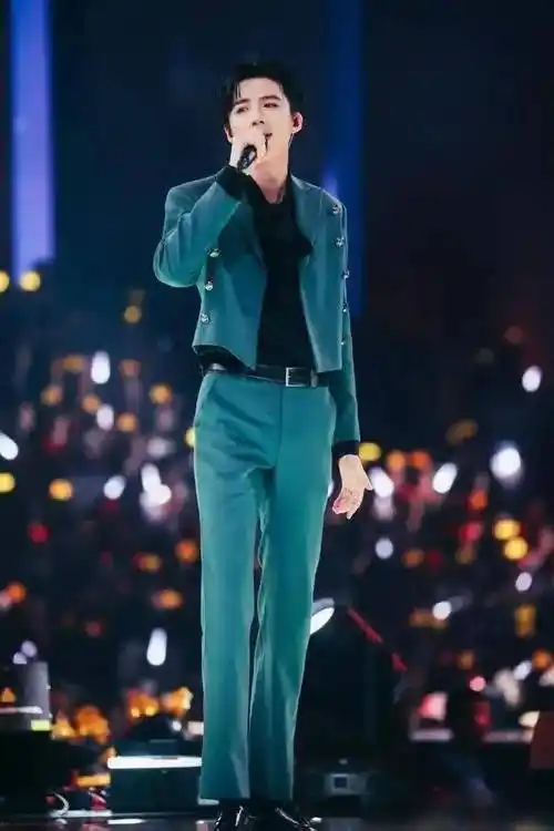 杨洋的翘臀,白敬亭的肌肉,这些男星身材都太好了_健身_龚俊_刘宇宁