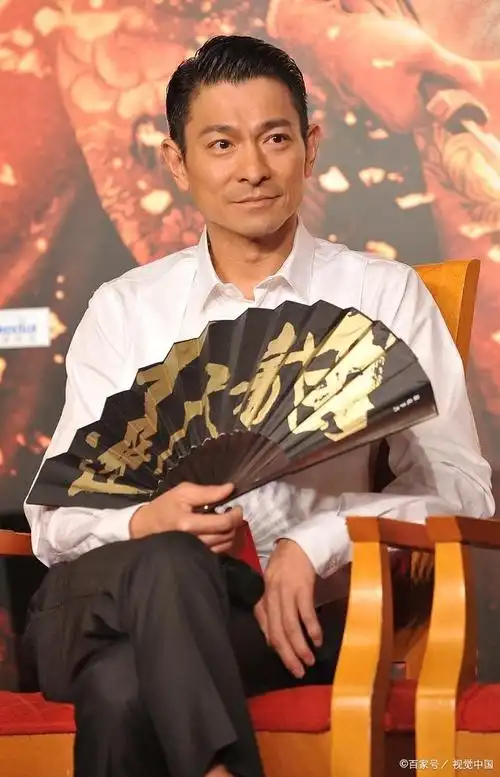 网络直播-新时代的双刃剑:创新的娱乐形式还是社交隐患?