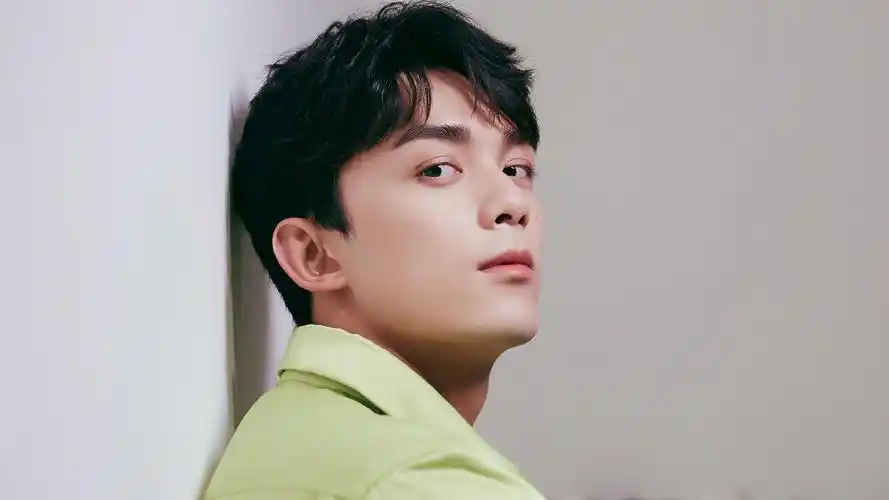 吴磊夏日小清新帅气写真,大陆明星-回车桌面