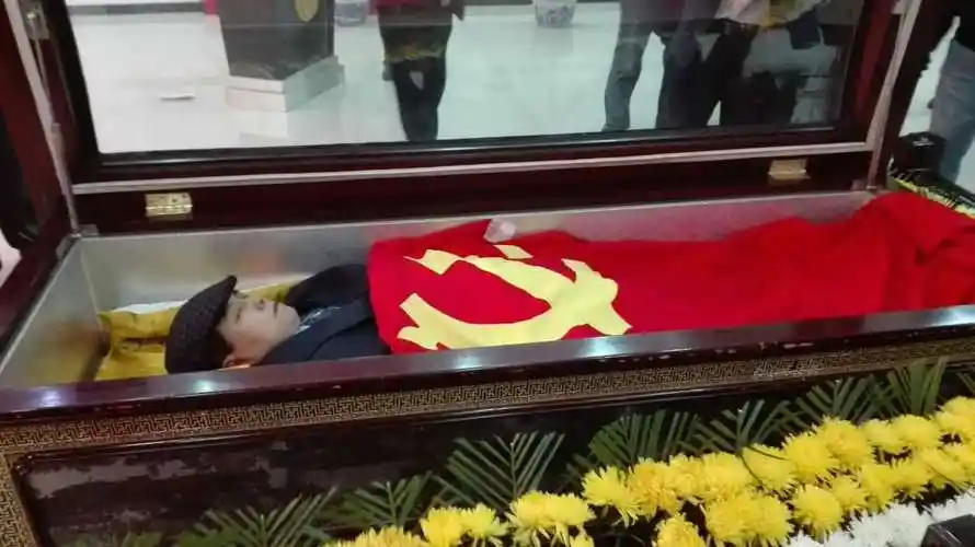 遗体告别仪式于 3月30日8:30分在太原市龙山殡仪馆举行.