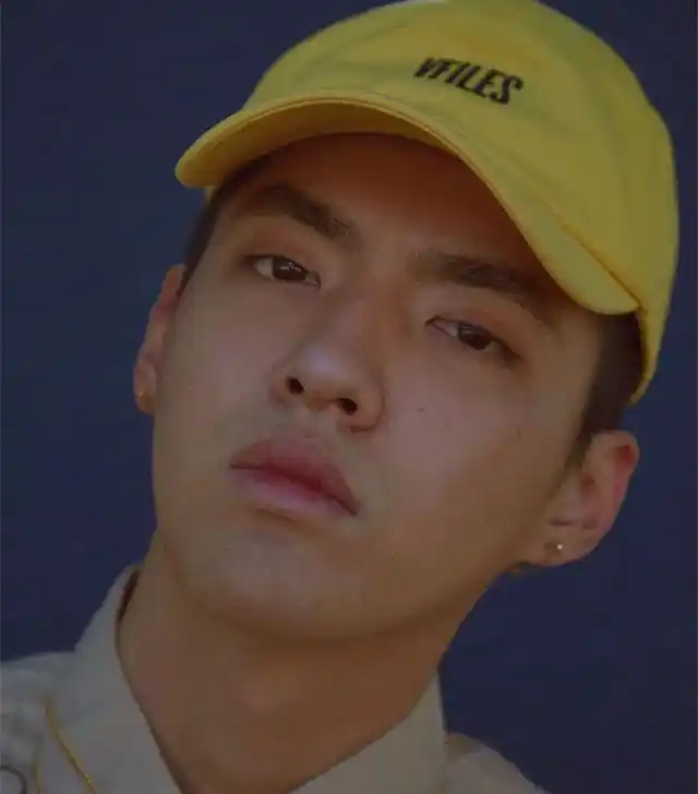 吴亦凡素颜登杂志,憔悴发福的样子反被网友赞:只有他敢素颜