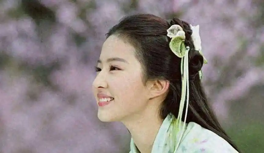 刘亦菲身材登热搜!膀大腰圆被指至少120,曾经的仙女回不去了