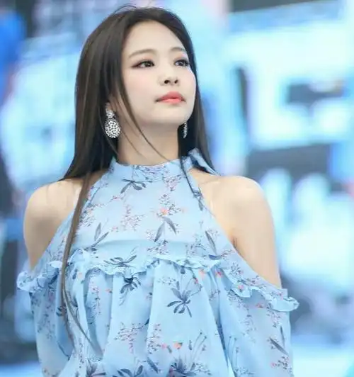 回顾:韩国女团blackpink,全员颜值在线组合,为何深陷不和传闻