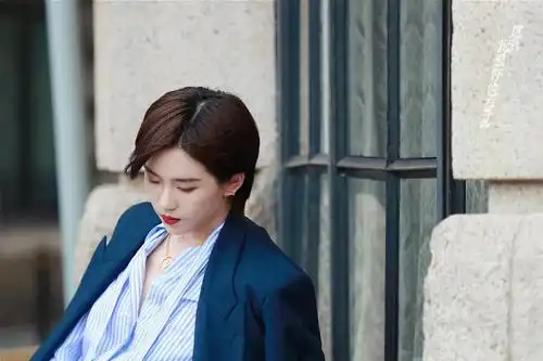 陆柯燃200927valentino照片汇总 (多图慎入)