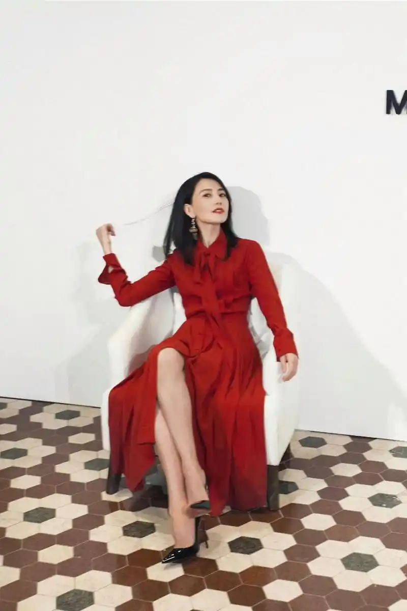 高圆圆  高跟凉鞋美腿