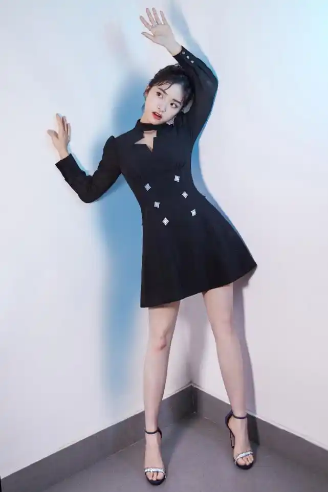 穿对造型还是被陈都灵吊打同为粗腿沈月能像吴昕一样逆袭吗