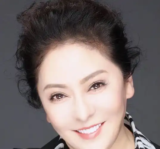 向太陈岚晒压箱底美照,秒杀大半个娱乐圈,网友:太好看了吧_向华强