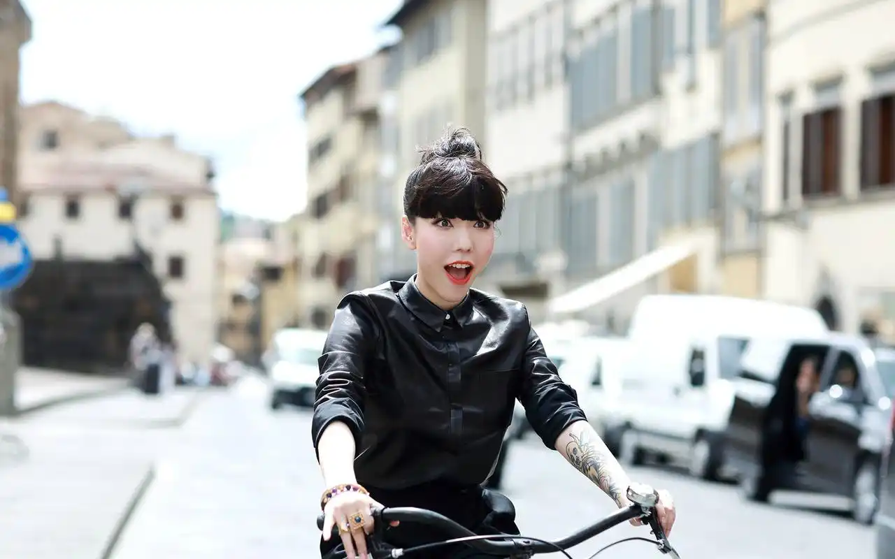 吴莫愁街拍高清桌面壁纸图片下载